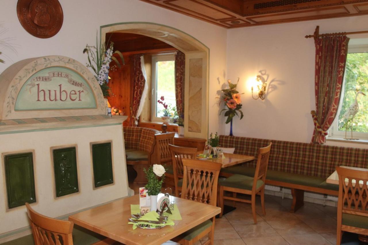 Landhotel Gasthof Huber Merching Bagian luar foto