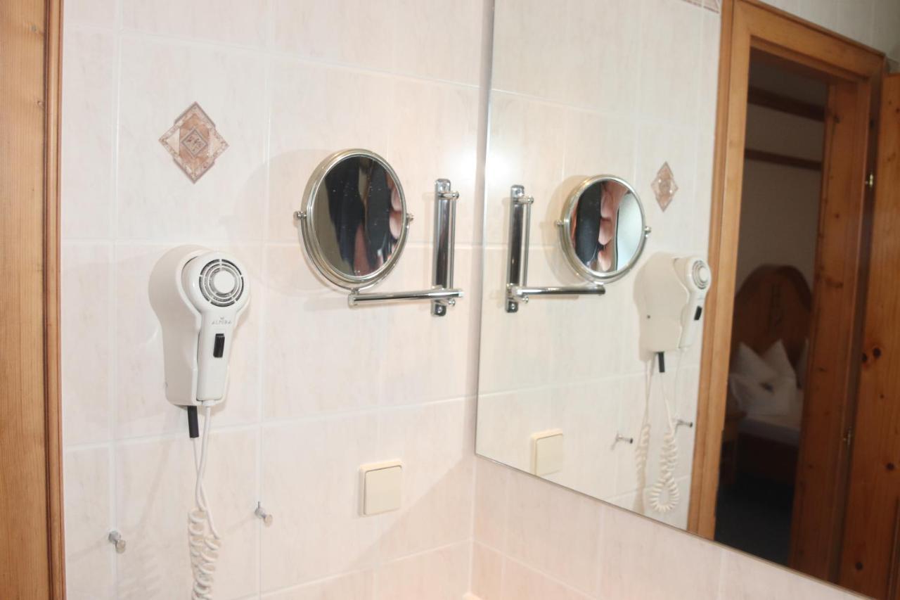 Landhotel Gasthof Huber Merching Bagian luar foto