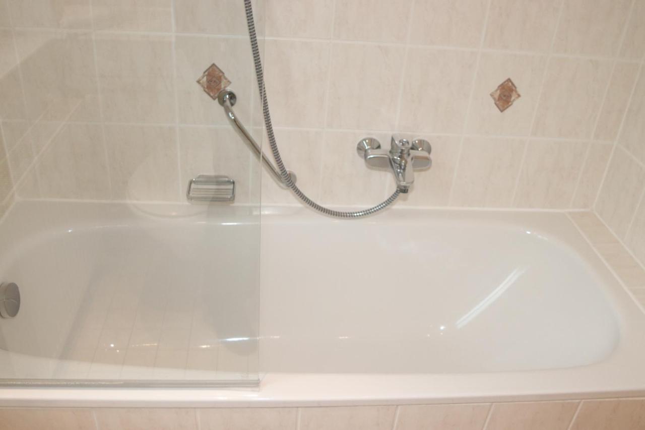 Landhotel Gasthof Huber Merching Bagian luar foto