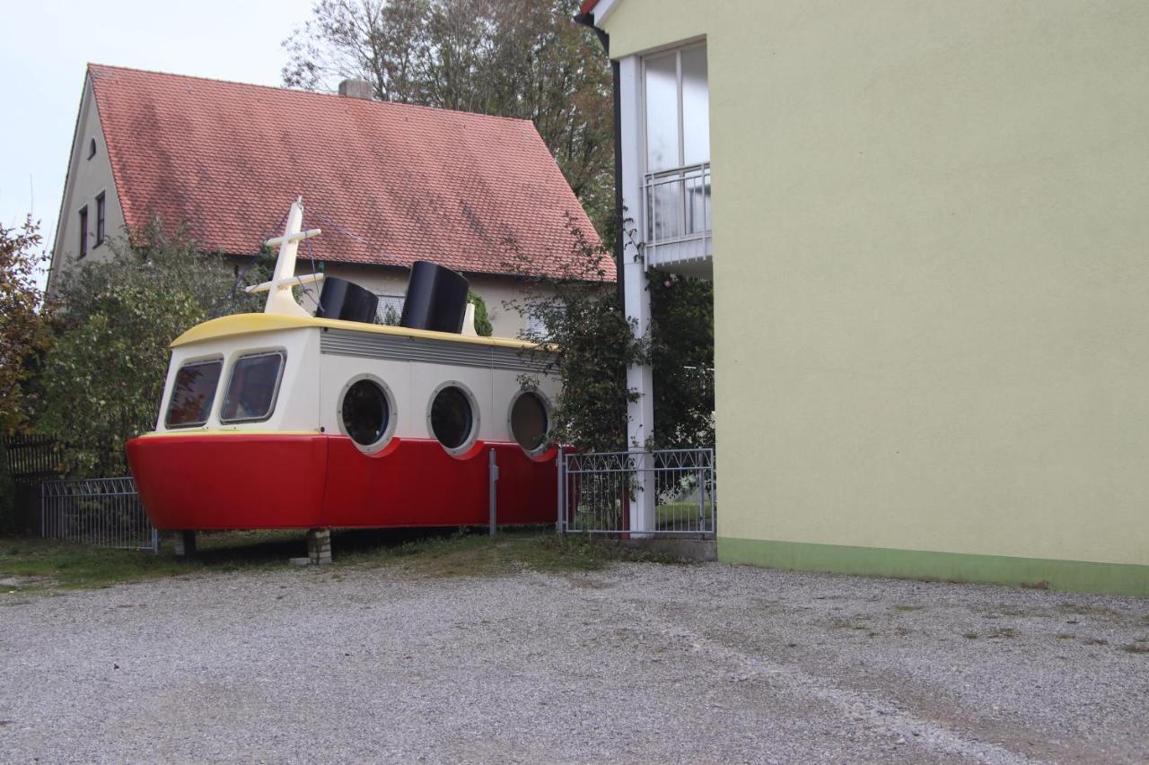 Landhotel Gasthof Huber Merching Bagian luar foto